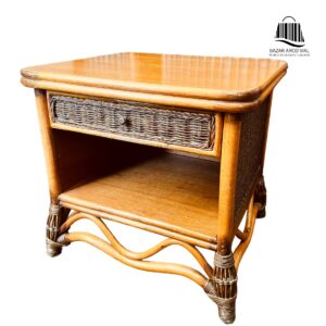 Buro de madera con mimbre